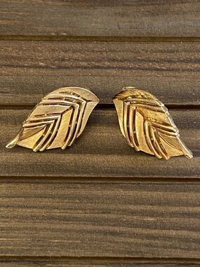 Vintage Trifari Gold Tone Leaf Clip-On Earrings Textured Signed Designer